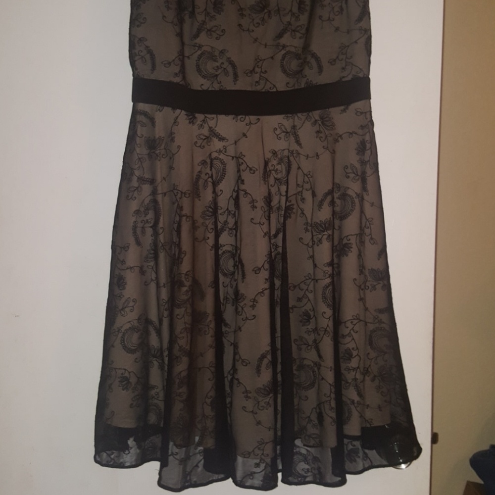 Dress - Picture 4 of 7